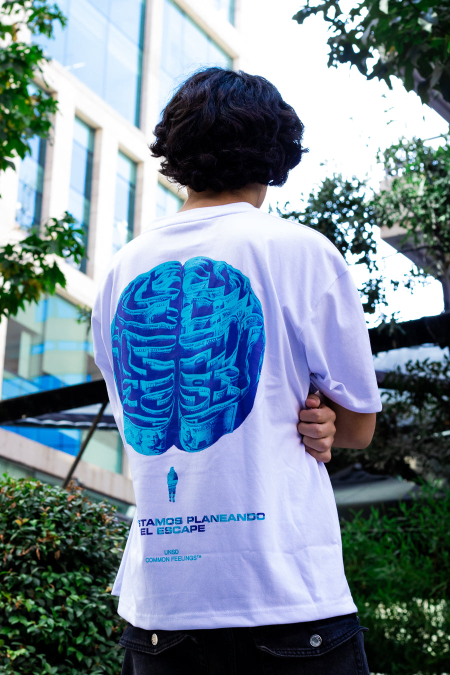 Polera "Todos estamos planeando el escape"